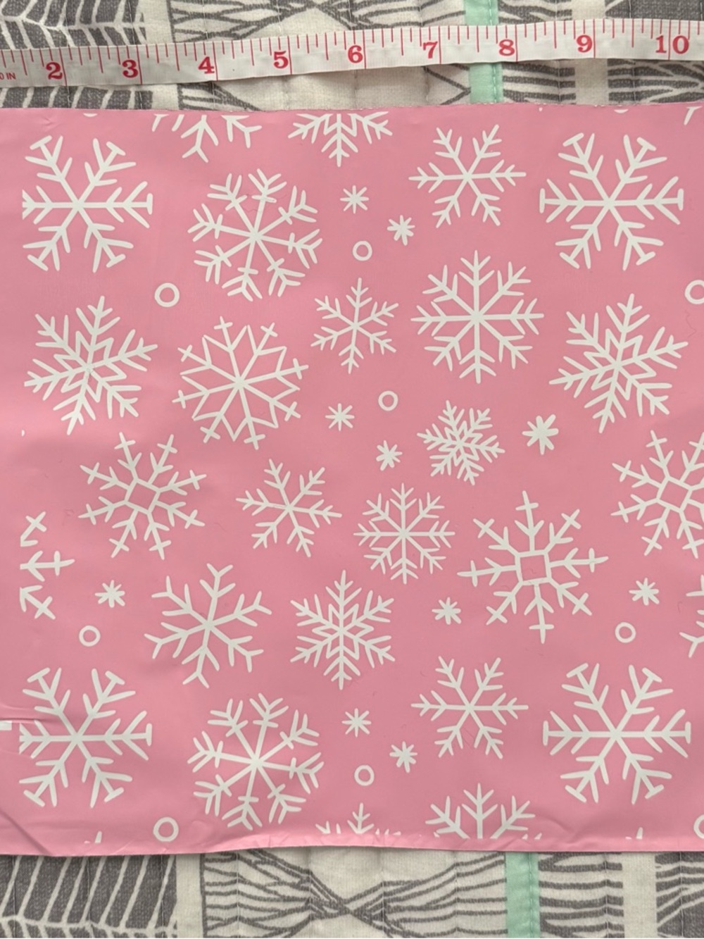 25 Ct Pink Snowflake Winter Polymailers - 10x13 - Picture 5 of 8